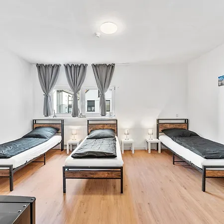 Zf02 Monteurzimmer - Platz Fuer Bis Zu 20 Personen Im Haus - Mehr Und Verfuegbar Ls-crewcomfort Hostel Stuttgart