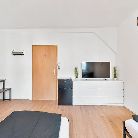 Zf02 Monteurzimmer - Platz Fuer Bis Zu 20 Personen Im Haus - Mehr Und Verfuegbar Ls-crewcomfort * Stuttgart
