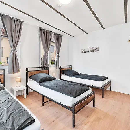 Zf02 Monteurzimmer - Platz Fuer Bis Zu 20 Personen Im Haus - Mehr Und Verfuegbar Ls-crewcomfort