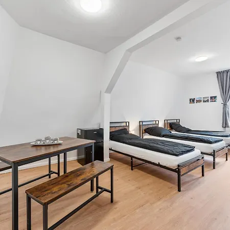 Hostel Zf02 Monteurzimmer - Platz Fuer Bis Zu 20 Personen Im Haus - Mehr Und Verfuegbar Ls-crewcomfort *