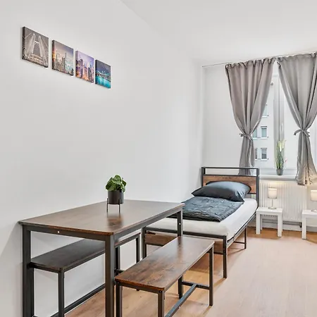 Hostel Zf02 Monteurzimmer - Platz Fuer Bis Zu 20 Personen Im Haus - Mehr Und Verfuegbar Ls-crewcomfort Στουτγκάρδη