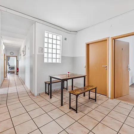 Zf02 Monteurzimmer - Platz Fuer Bis Zu 20 Personen Im Haus - Mehr Und Verfuegbar Ls-crewcomfort