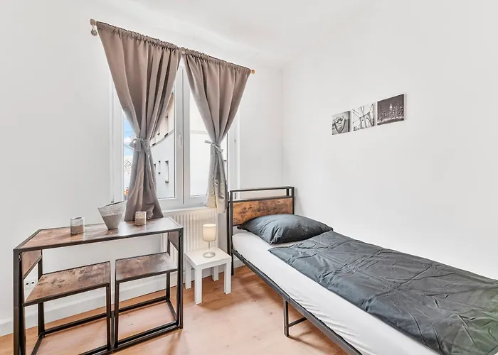 Zf02 Monteurzimmer - Platz Fuer Bis Zu 20 Personen Im Haus - Mehr Und Verfuegbar Ls-crewcomfort *