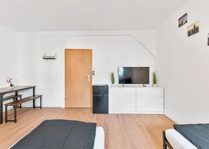 Zf02 Monteurzimmer - Platz Fuer Bis Zu 20 Personen Im Haus - Mehr Und Verfuegbar Ls-crewcomfort * Stuttgart