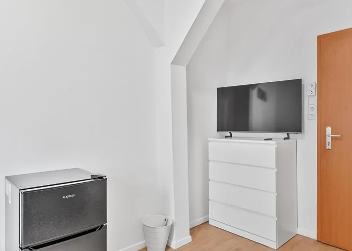 Zf02 Monteurzimmer - Platz Fuer Bis Zu 20 Personen Im Haus - Mehr Und Verfuegbar Ls-crewcomfort Hostel