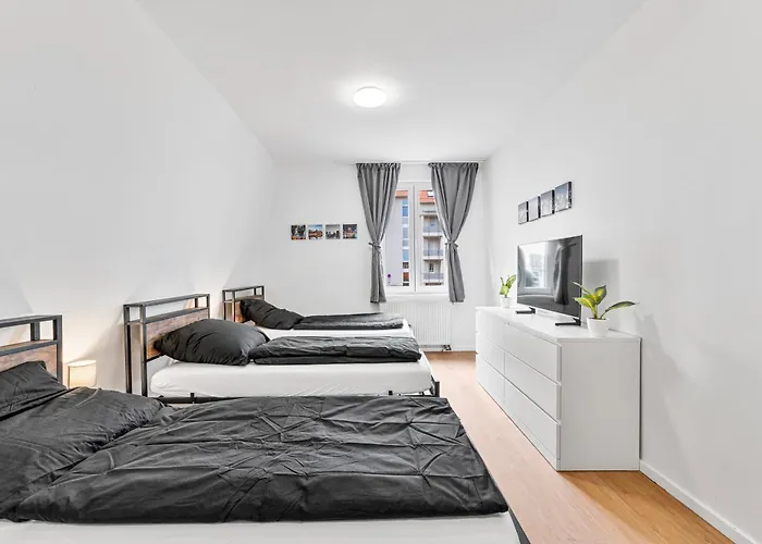 Zf02 Monteurzimmer - Platz Fuer Bis Zu 20 Personen Im Haus - Mehr Und Verfuegbar Ls-crewcomfort *