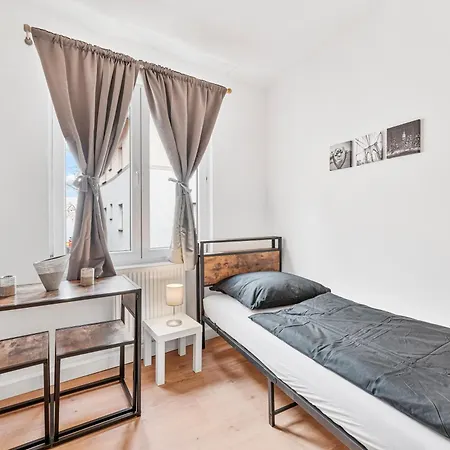 Zf02 Monteurzimmer - Platz Fuer Bis Zu 20 Personen Im Haus - Mehr Und Verfuegbar Ls-crewcomfort *