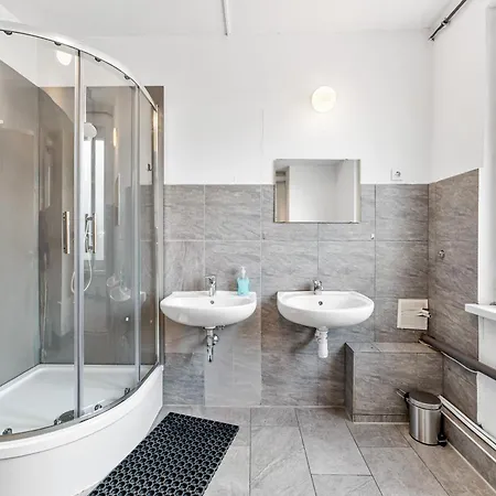 Zf02 Monteurzimmer - Platz Fuer Bis Zu 20 Personen Im Haus - Mehr Und Verfuegbar Ls-crewcomfort Hostel *